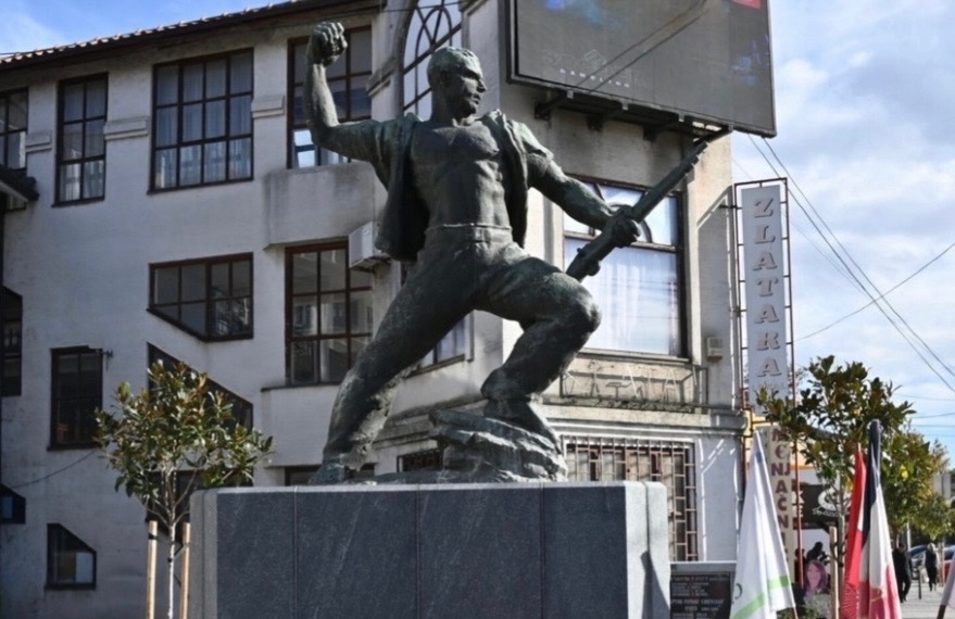 Spomenik „Borac”