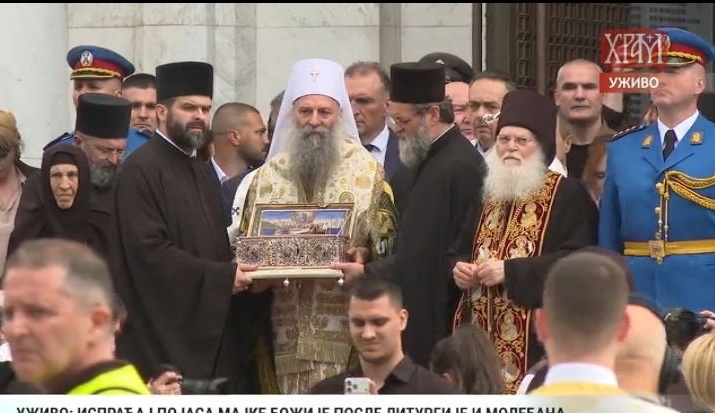 Patrijarh Porfirije izneo Časni pojas iz Hrama